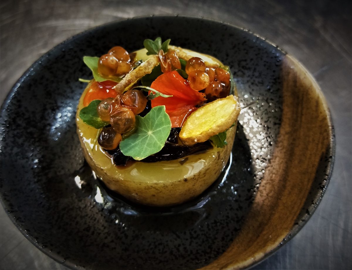 Dulse potato, cherry smoked roe and fermented potato chips